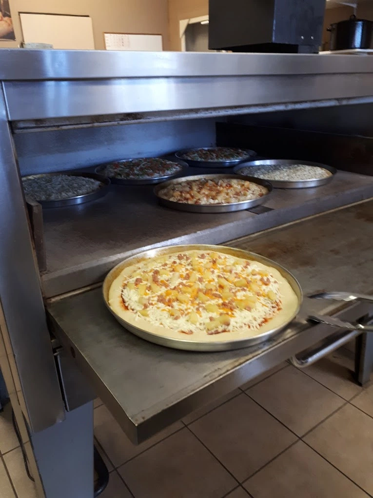 Best pizza restaurant in Innisfail, AB